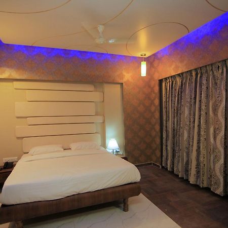 Hotel Sai Dharam Palace Shirdi Eksteriør billede