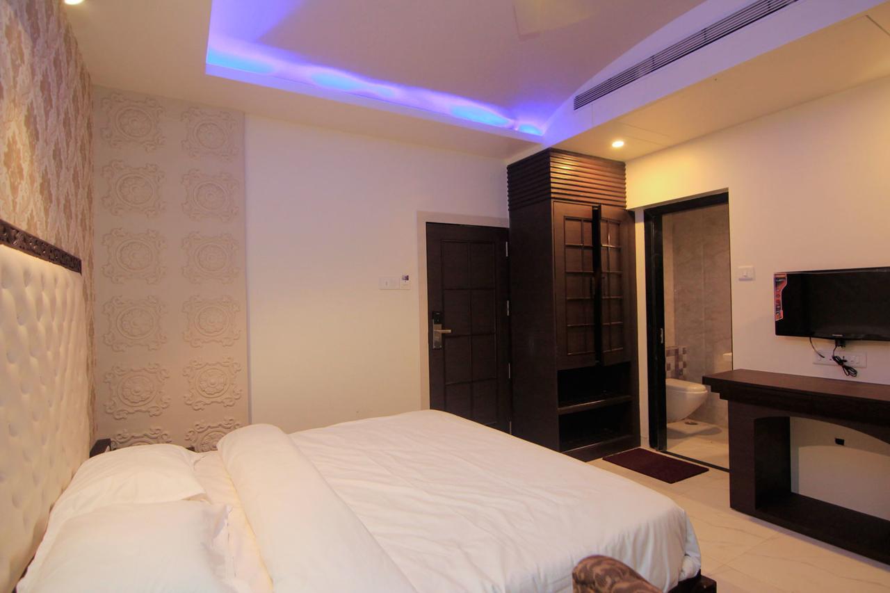 Hotel Sai Dharam Palace Shirdi Eksteriør billede