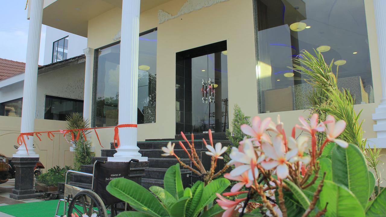 Hotel Sai Dharam Palace Shirdi Eksteriør billede