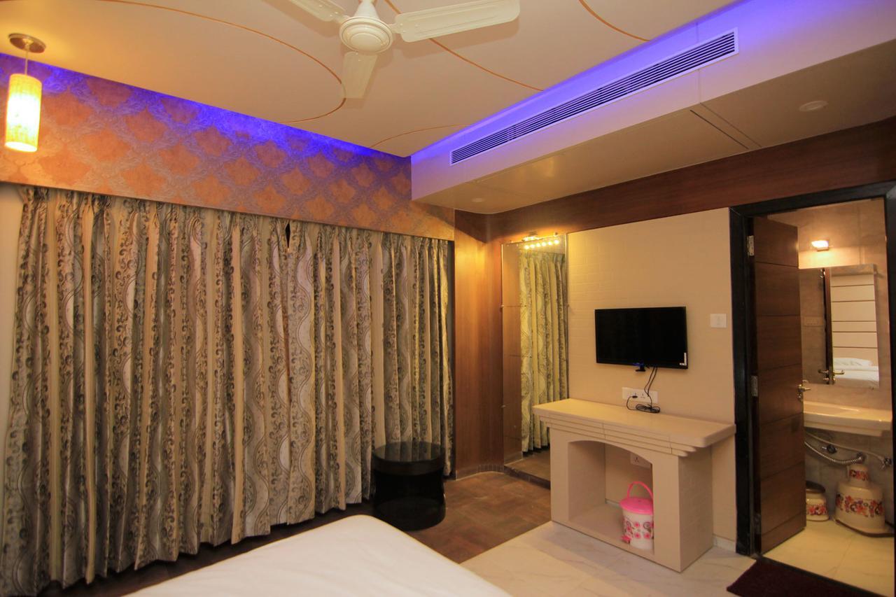 Hotel Sai Dharam Palace Shirdi Eksteriør billede