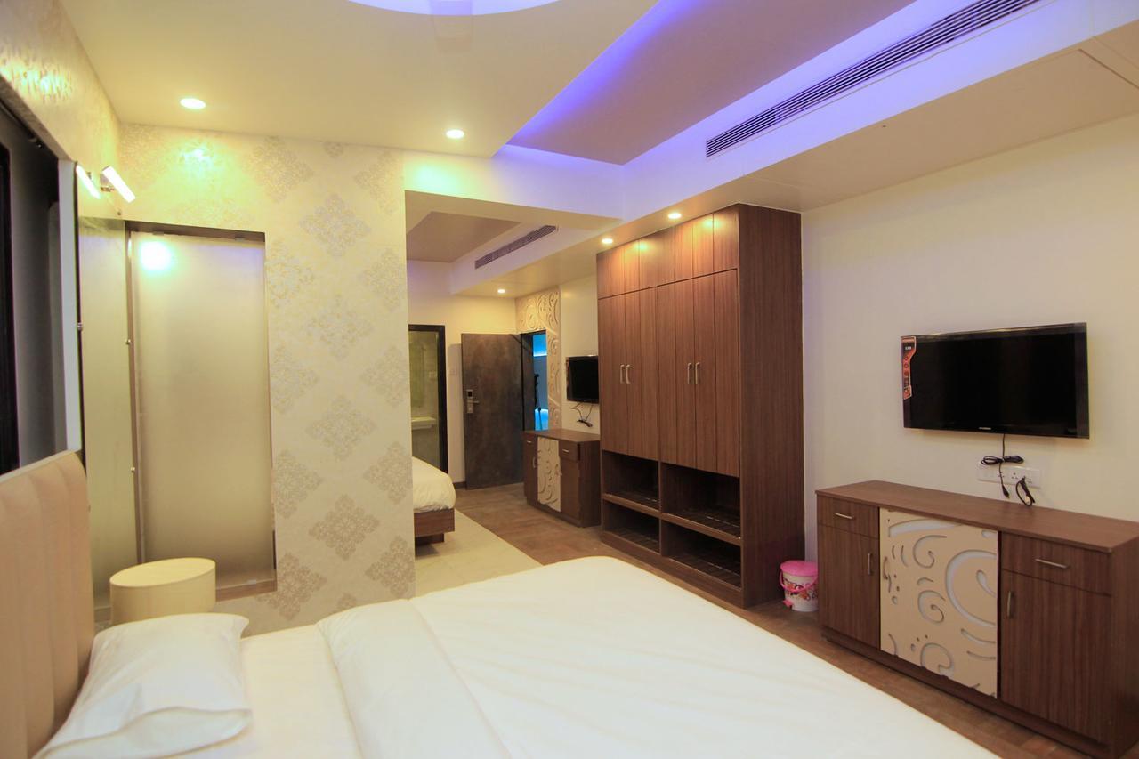 Hotel Sai Dharam Palace Shirdi Eksteriør billede
