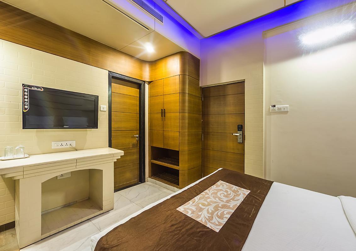 Hotel Sai Dharam Palace Shirdi Eksteriør billede