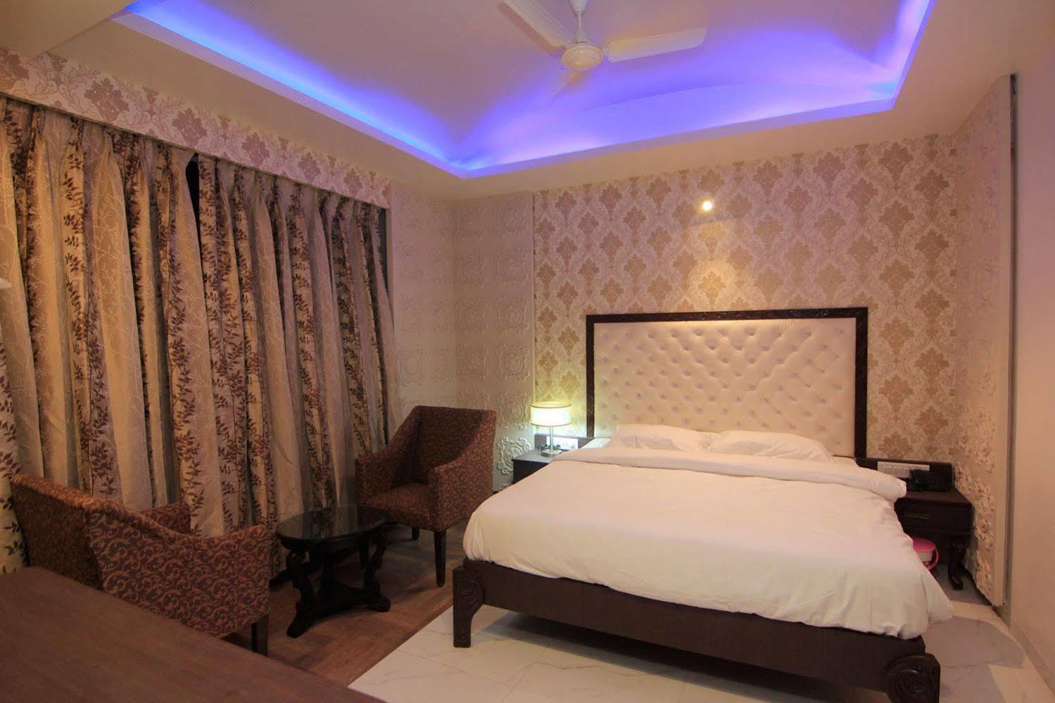 Hotel Sai Dharam Palace Shirdi Eksteriør billede